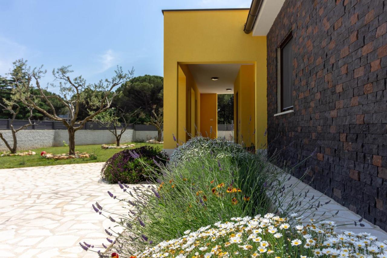 Modern Villa Eve In Medulin With Pool Near The Beach Kültér fotó