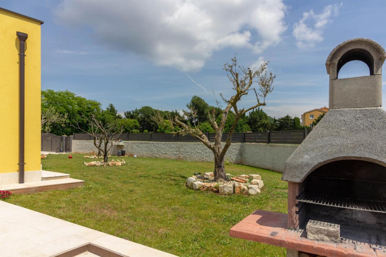 Modern Villa Eve In Medulin With Pool Near The Beach Kültér fotó