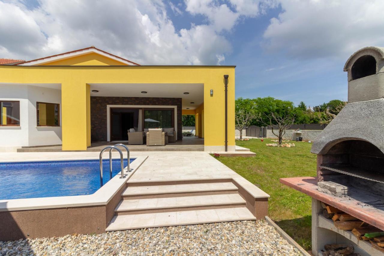 Modern Villa Eve In Medulin With Pool Near The Beach Kültér fotó