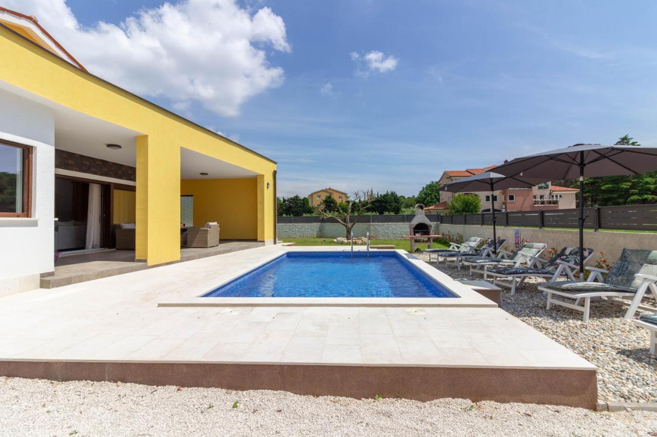 Modern Villa Eve In Medulin With Pool Near The Beach Kültér fotó