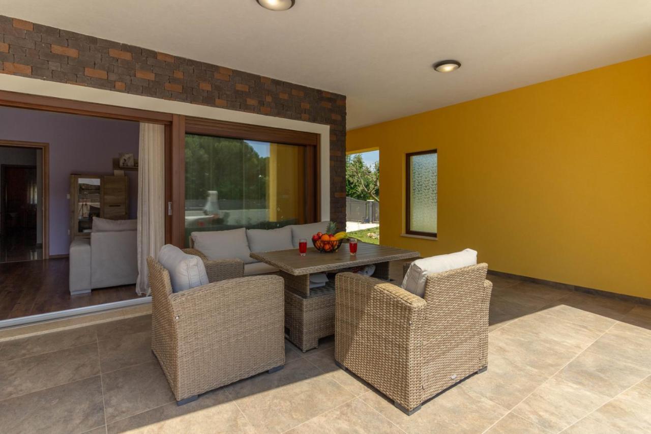 Modern Villa Eve In Medulin With Pool Near The Beach Kültér fotó