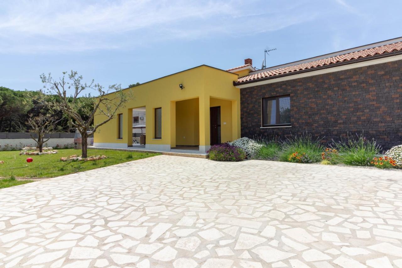 Modern Villa Eve In Medulin With Pool Near The Beach Kültér fotó