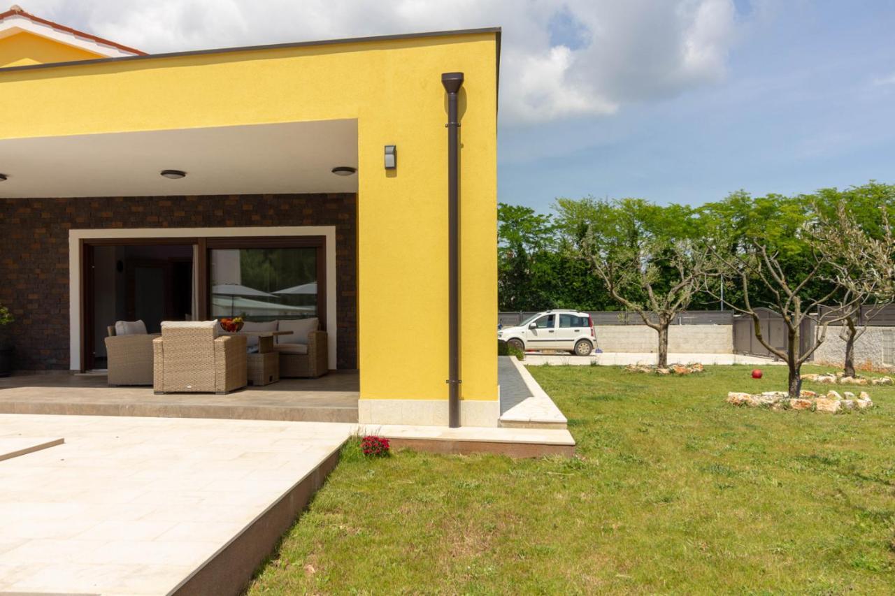 Modern Villa Eve In Medulin With Pool Near The Beach Kültér fotó